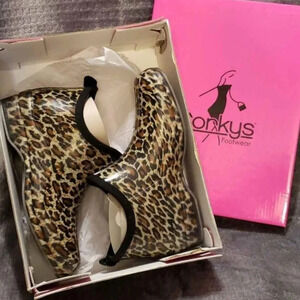 New! Corkys Stormy Cheetah Ankle Rain Boots Size 10